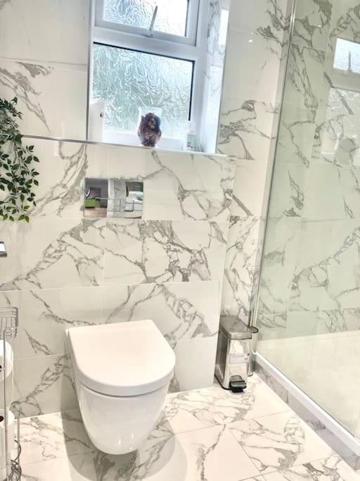 Stunning 1 Bedroom And Double Sofa Bed Near Train Station Southampton Kültér fotó