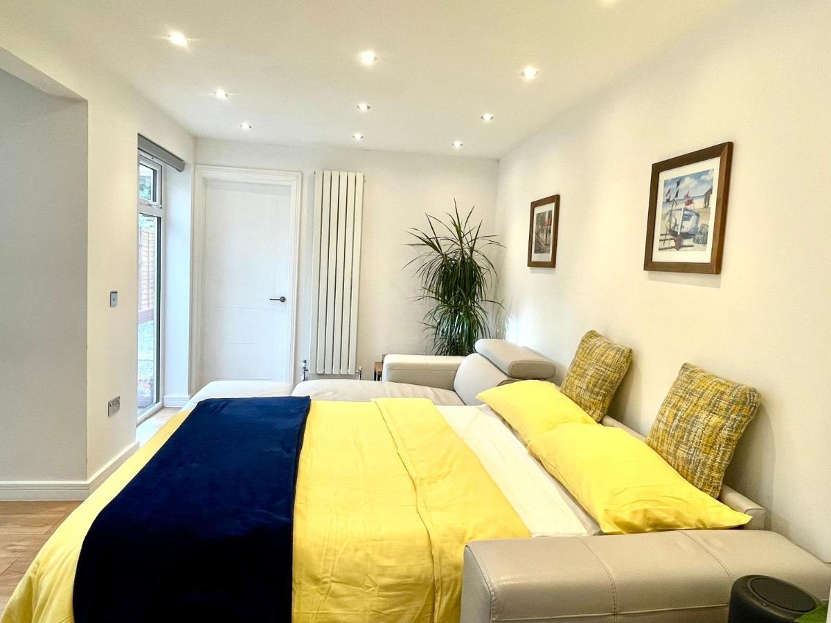 Stunning 1 Bedroom And Double Sofa Bed Near Train Station Southampton Kültér fotó