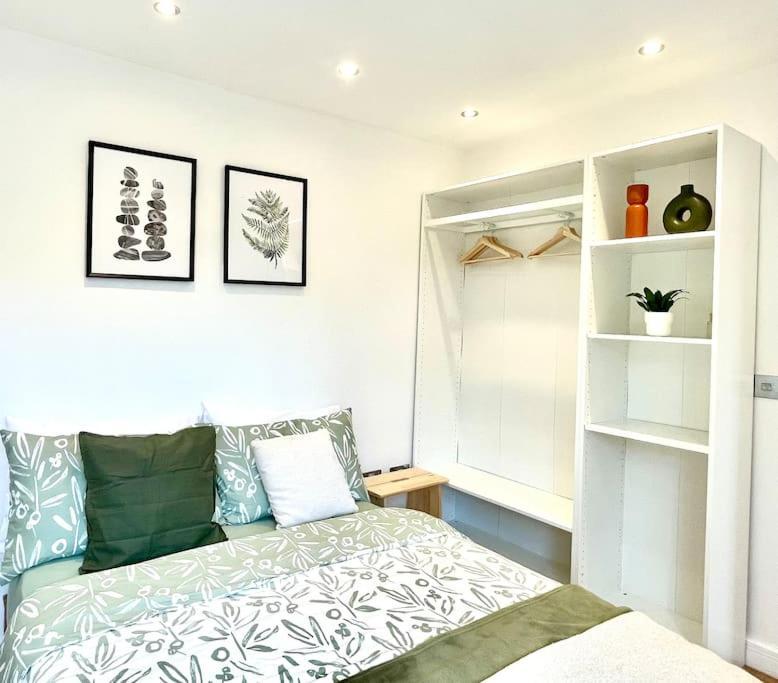 Stunning 1 Bedroom And Double Sofa Bed Near Train Station Southampton Kültér fotó